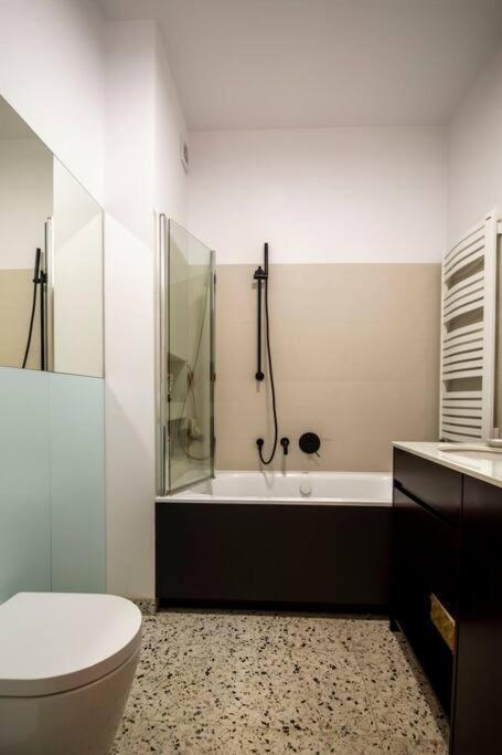 Apartament Przy Parku Z Bezplatnym Parkingiem Torun Bagian luar foto
